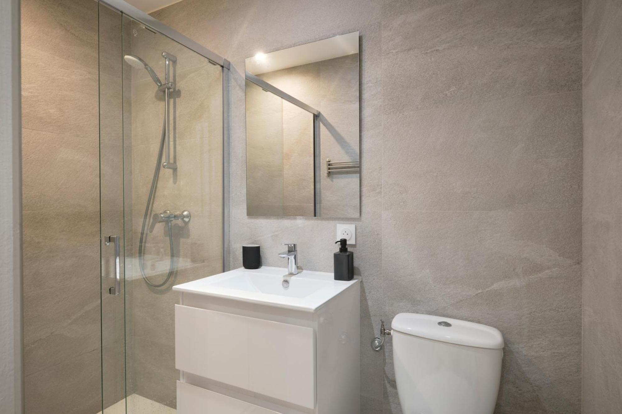 Villa Des Pergolas Au Pied Du Tram ,a 5 Min Des Plages , 15 Min Du Centre , Jacuzzi Nizza