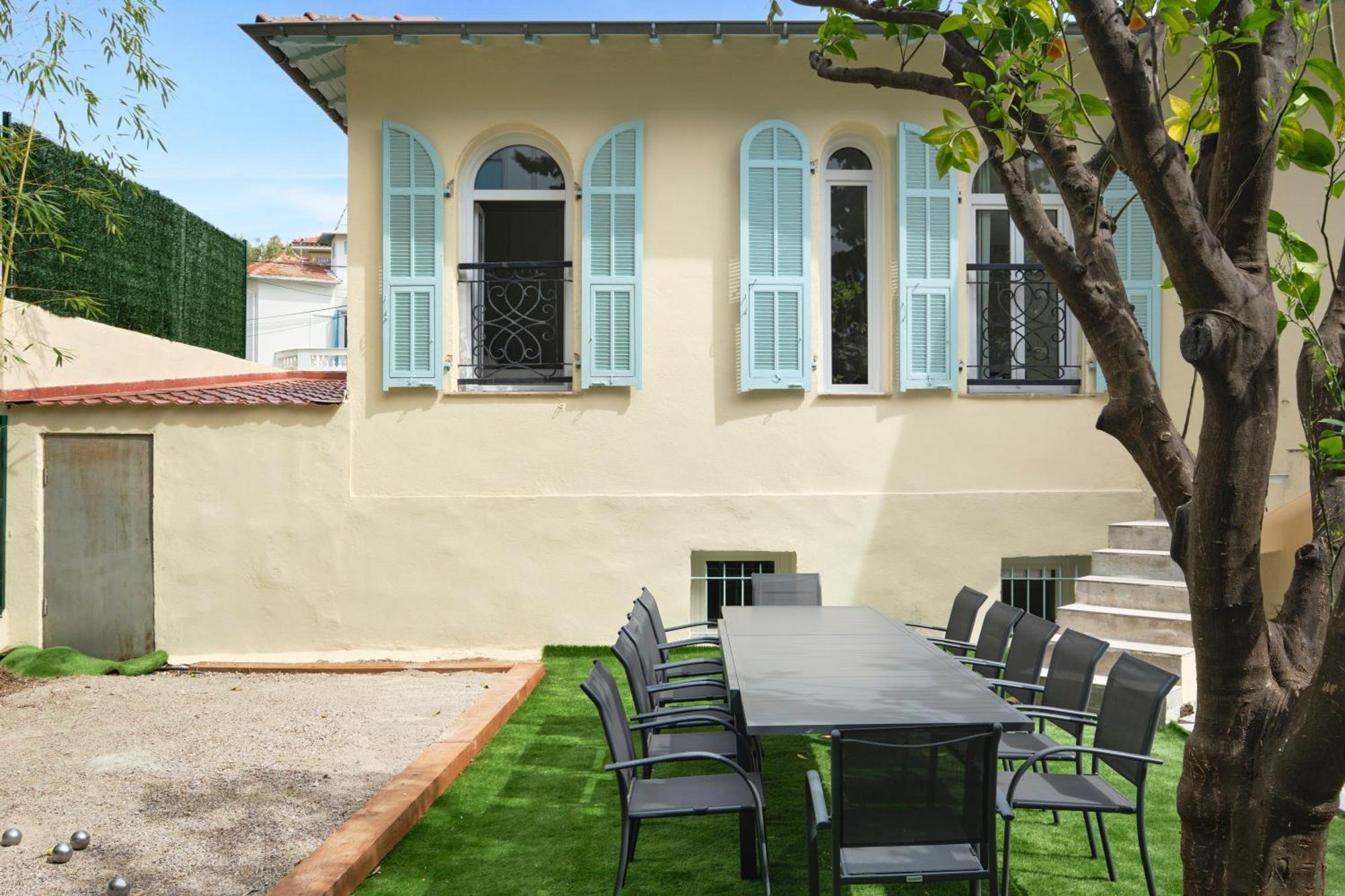 Des Pergolas Au Pied Du Tram ,a 5 Min Des Plages , 15 Min Du Centre , Jacuzzi Nizza