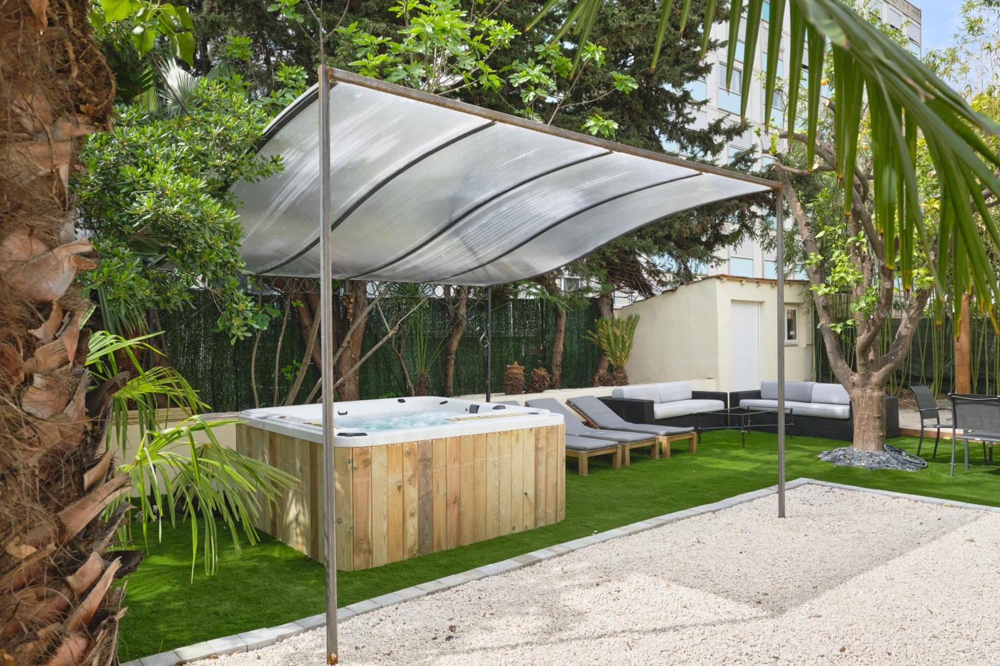 Des Pergolas Au Pied Du Tram ,a 5 Min Des Plages , 15 Min Du Centre , Jacuzzi Nizza